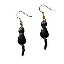Load image into Gallery viewer, A Cat&#39;s Tail (Necklace &amp; Earrings)
