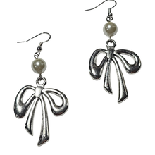 Load image into Gallery viewer, Everlasting Pearl Knot
