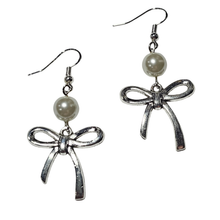 Load image into Gallery viewer, Everlasting Pearl Knot
